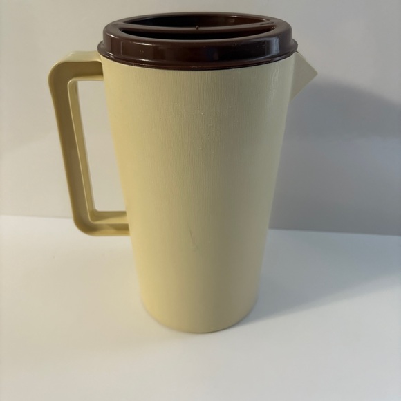 Vintage Pitcher Sterilite brown and beige  from the 1970's / Plastic - Picture 2 of 6